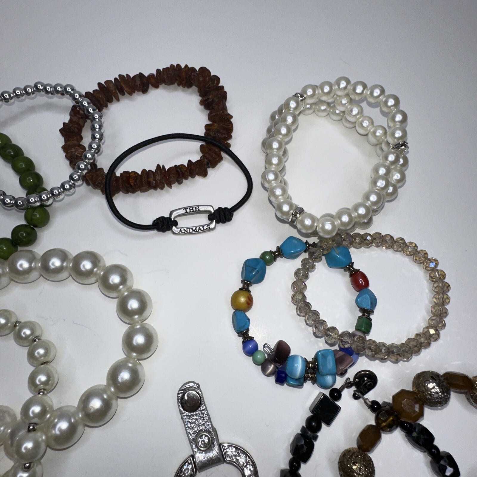 HUGE LOT Beaded Bracelets Links Strand Stretch Multi Color Gold Silver Mixed 21
