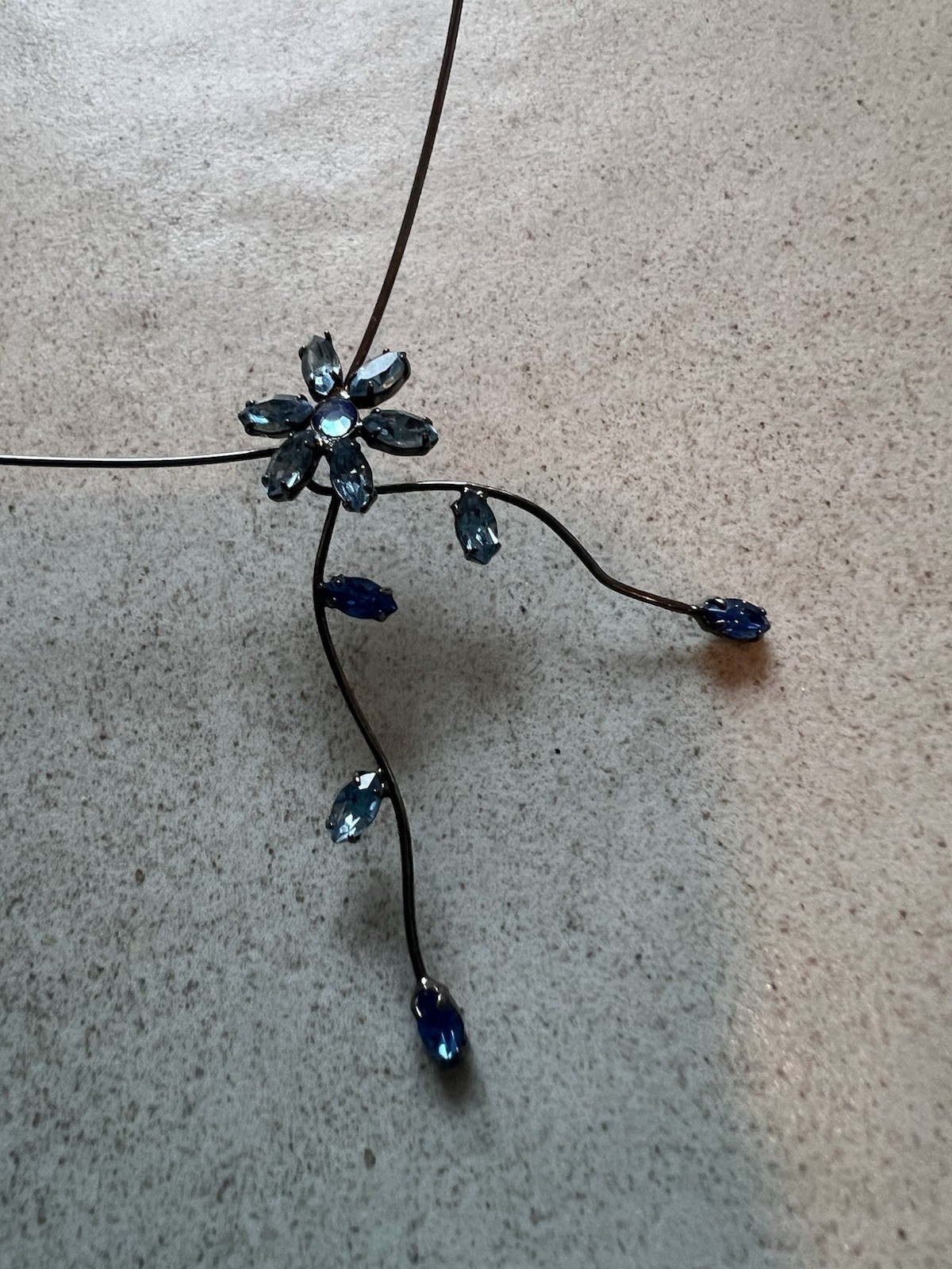 Beautiful Blue Prong Set Rhinestone Slip On Wired Collar Necklace Dark Gray H3