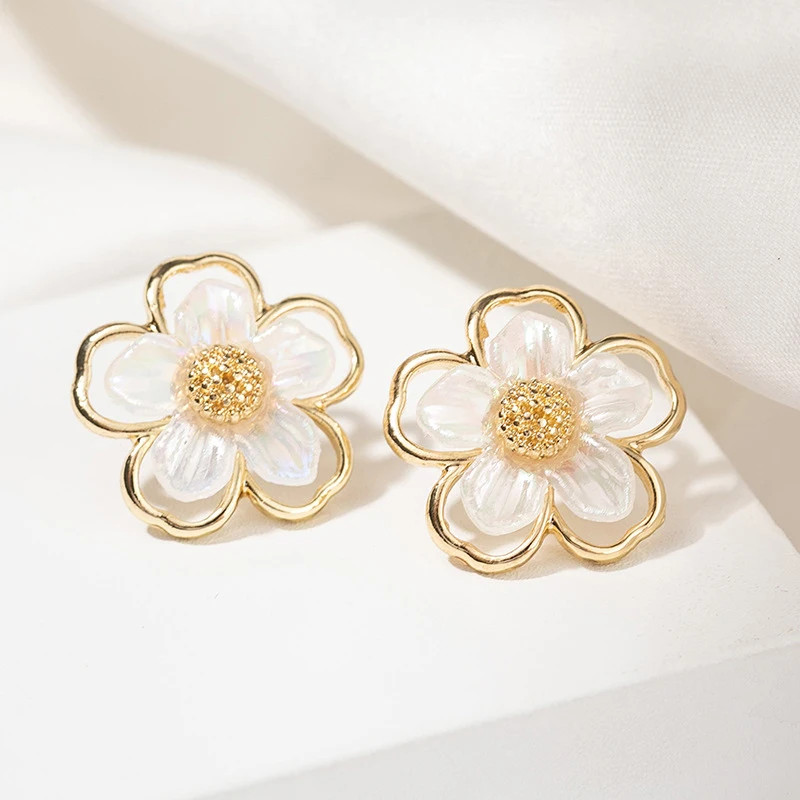 2026 Summer Fairy Non-pierced Ear Clip Double-layer Hollow Shell Flower Clip on