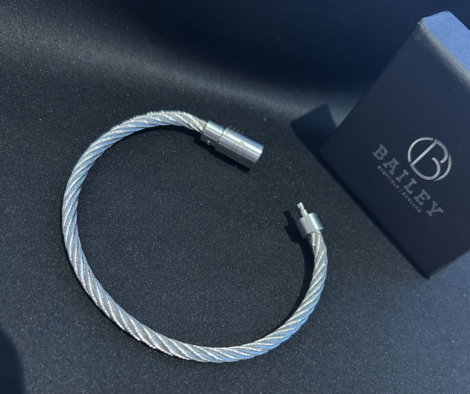 BAILEY OF SHEFFIELD-Stainless Steel CABLE Bracelet & Pendant Converter Necklace