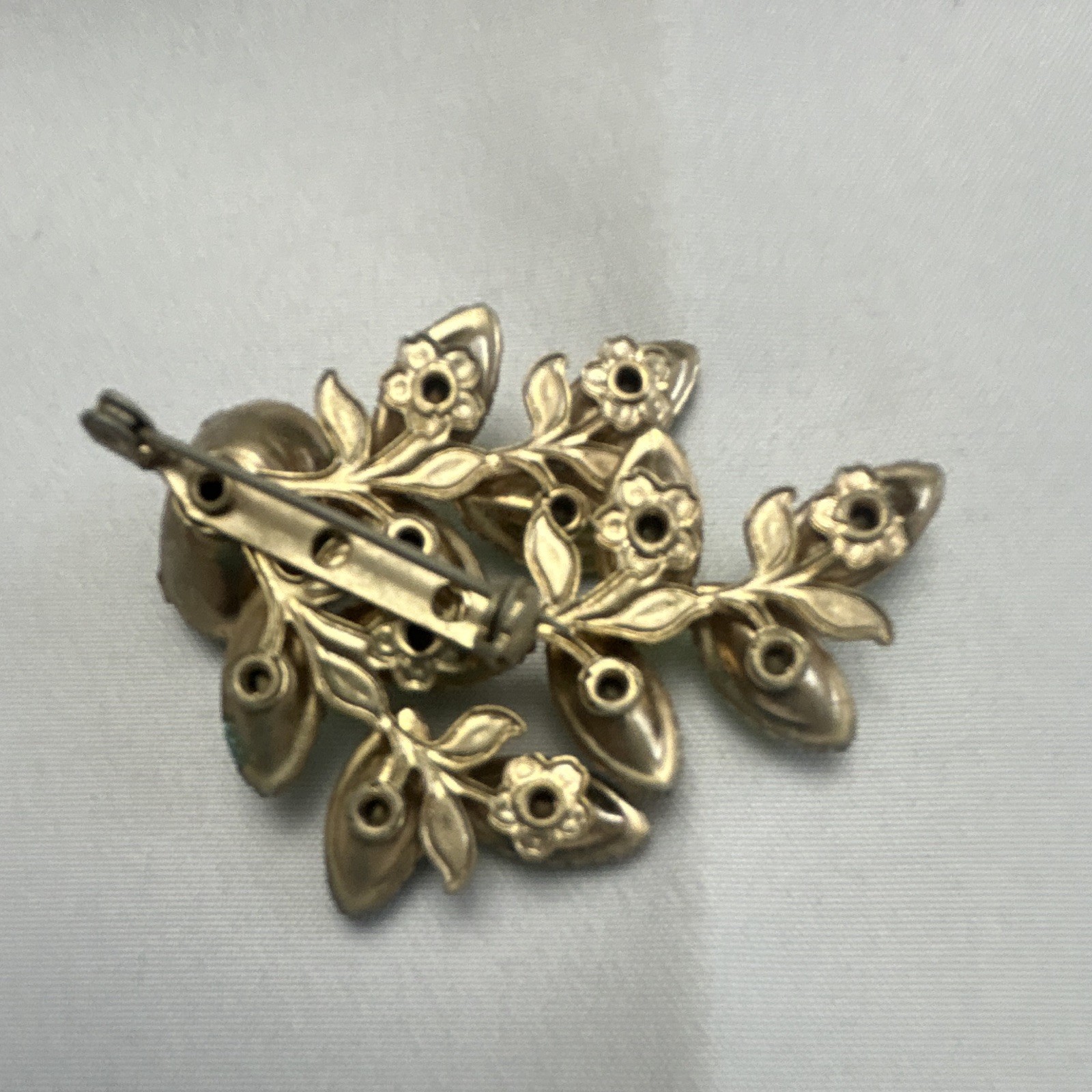 Gold Tone Flower Brooch Pin Green Marquise Rhinestone Flowers & Plants Theme