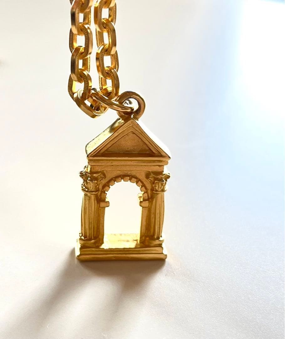 KARL Lagerfeld Gold Tone Arch Pendant Link Chain Necklace Used