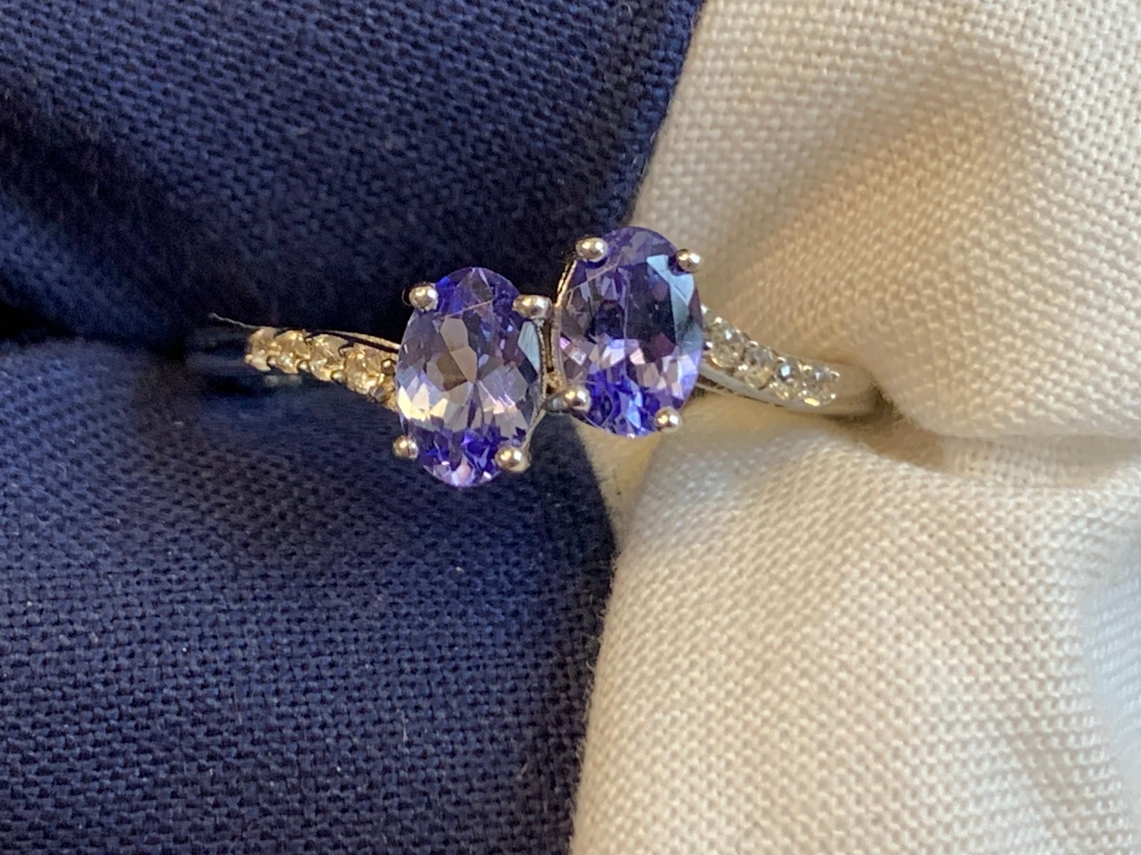 Sterling Silver Ring 2.18g Fine Jewelry Size 8 Band Tanzanite Look Stones *READ*