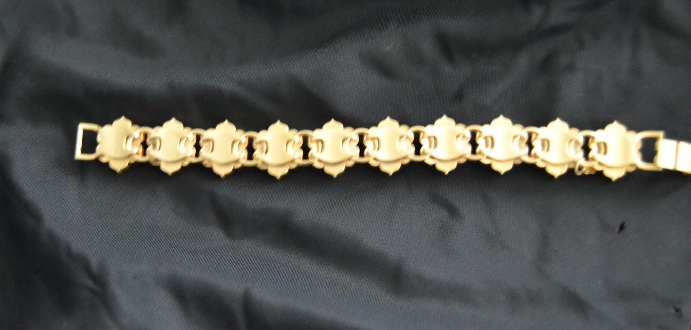 Spartina 449 Gold Tone Orange/Coral Bracelet Women’s 7-8 Inch Flower Shape