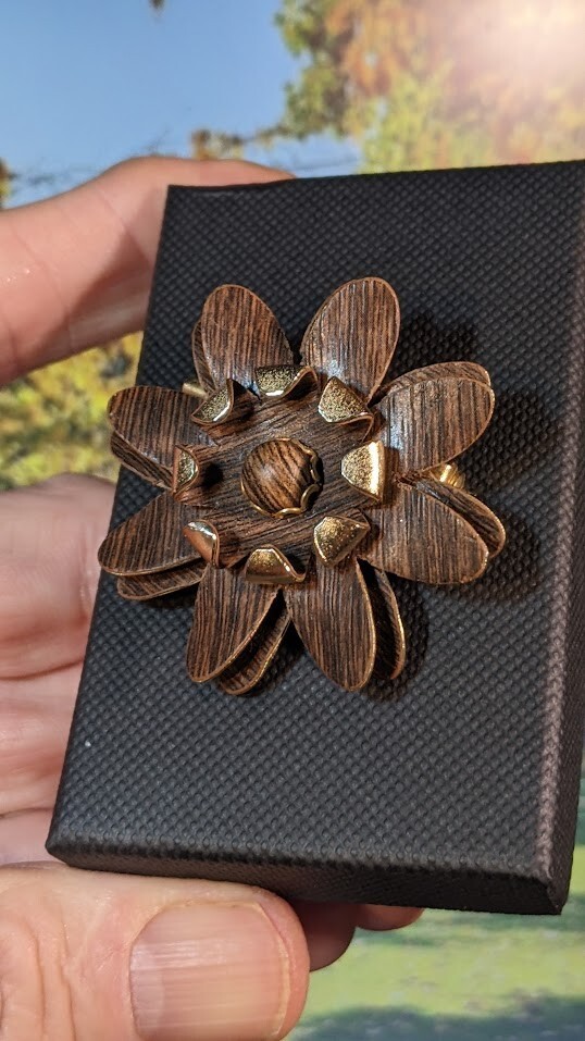 Vintage 60s 70s Wood Effect Floral Alloy Brooch, in Box. 44mm
