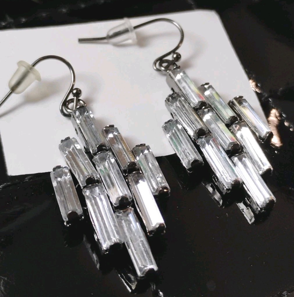 Sparkling Bar Set Crystal Clear Gems 1.75″ Silver Tone Waterfall Earrings!