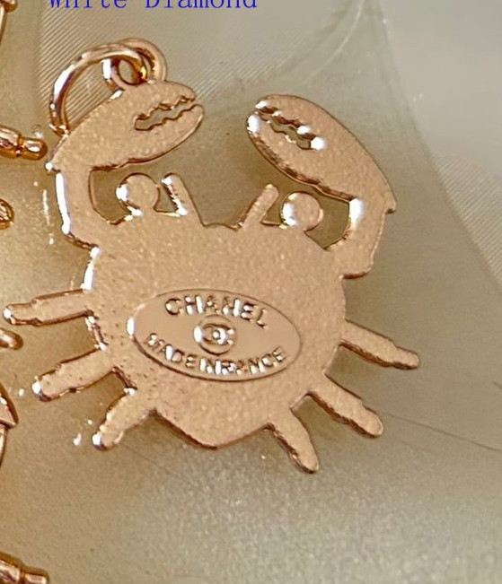 Designer Zipper Pull Charm Gold Tone & Black Crab Pendant with faux Pearls