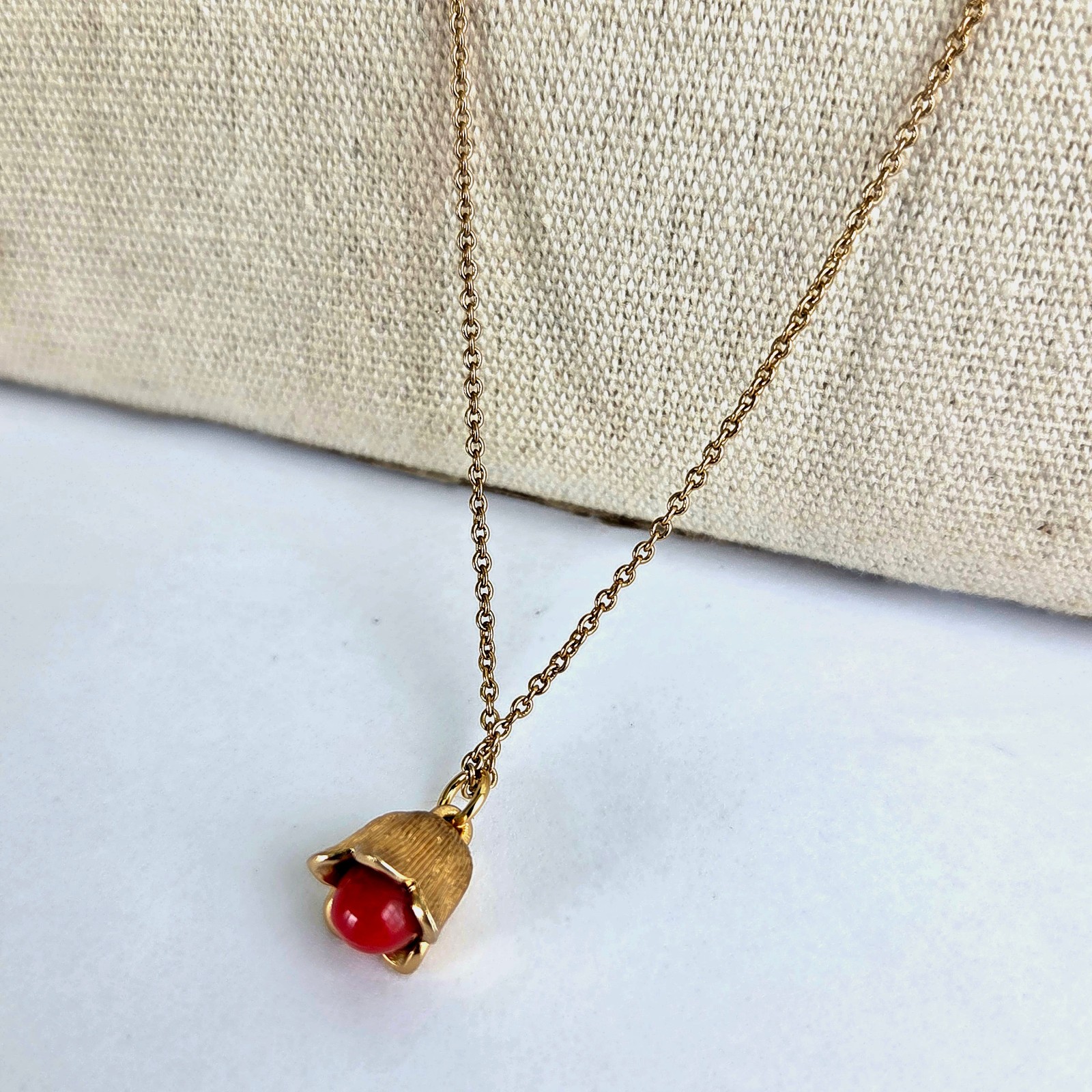 Natural Red Bead Pendant Necklace Gold Color Tulip Scallop Petals Marked