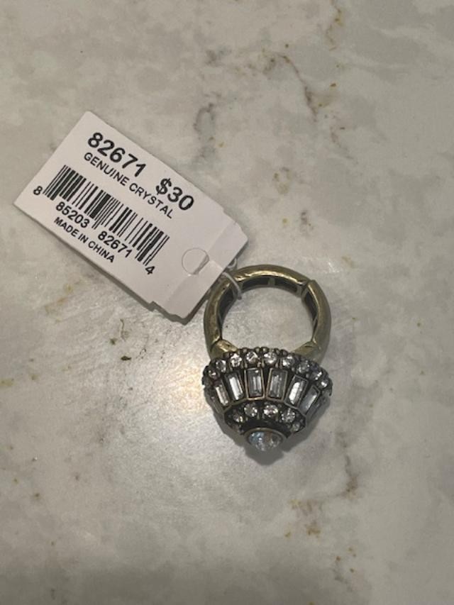 VIVI CLEAR CRYSTAL SILVERTONE STRETCH RING IN SIZE 7 #82671 MRP $30 NEW NWT