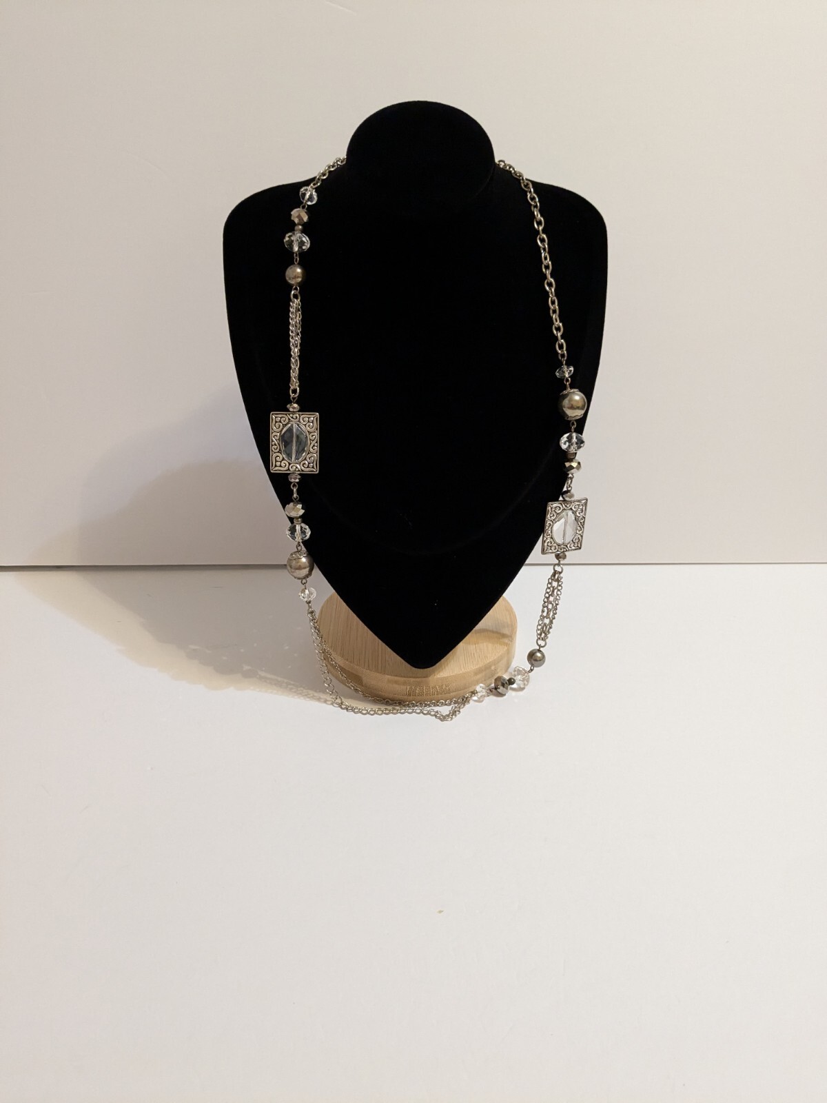 Etched Metal & Acrylic Gray/Clear Faceted Beads Silver Tone Pendant Necklace 29″