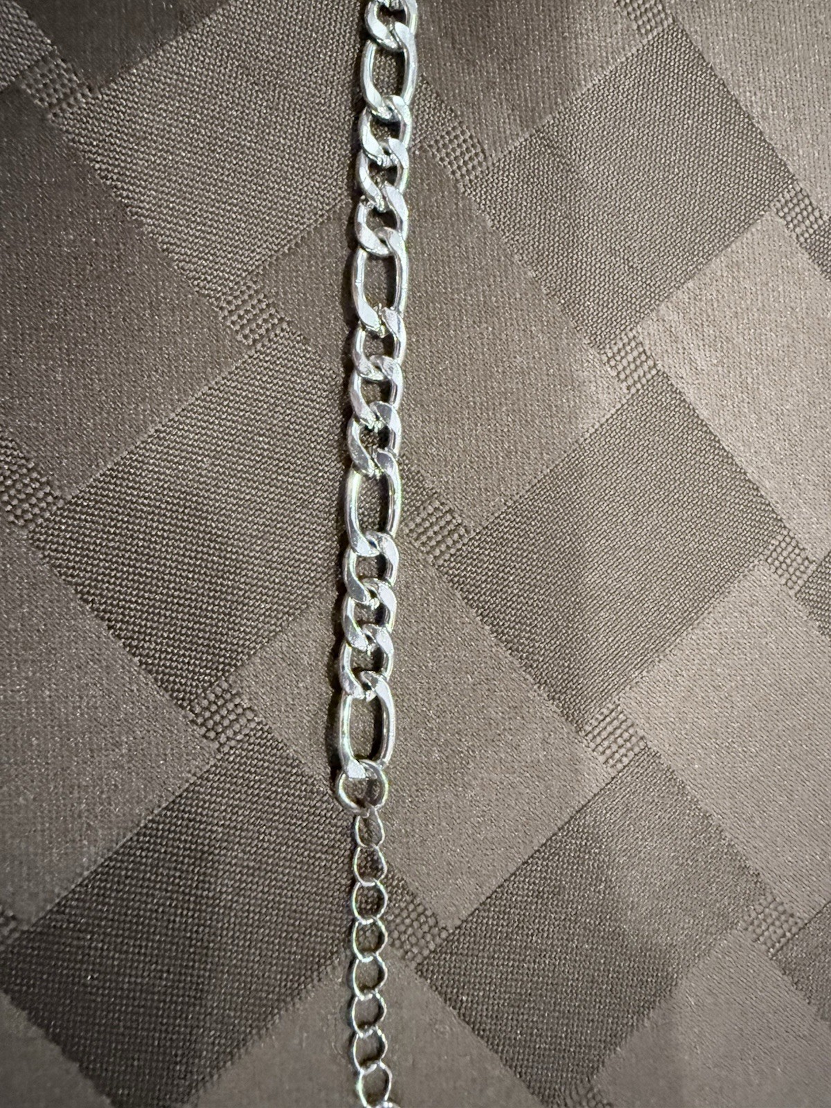 Figaro Link Chain Silver Tone Necklace (Flaw, Read Description) – 23.5″/24gm