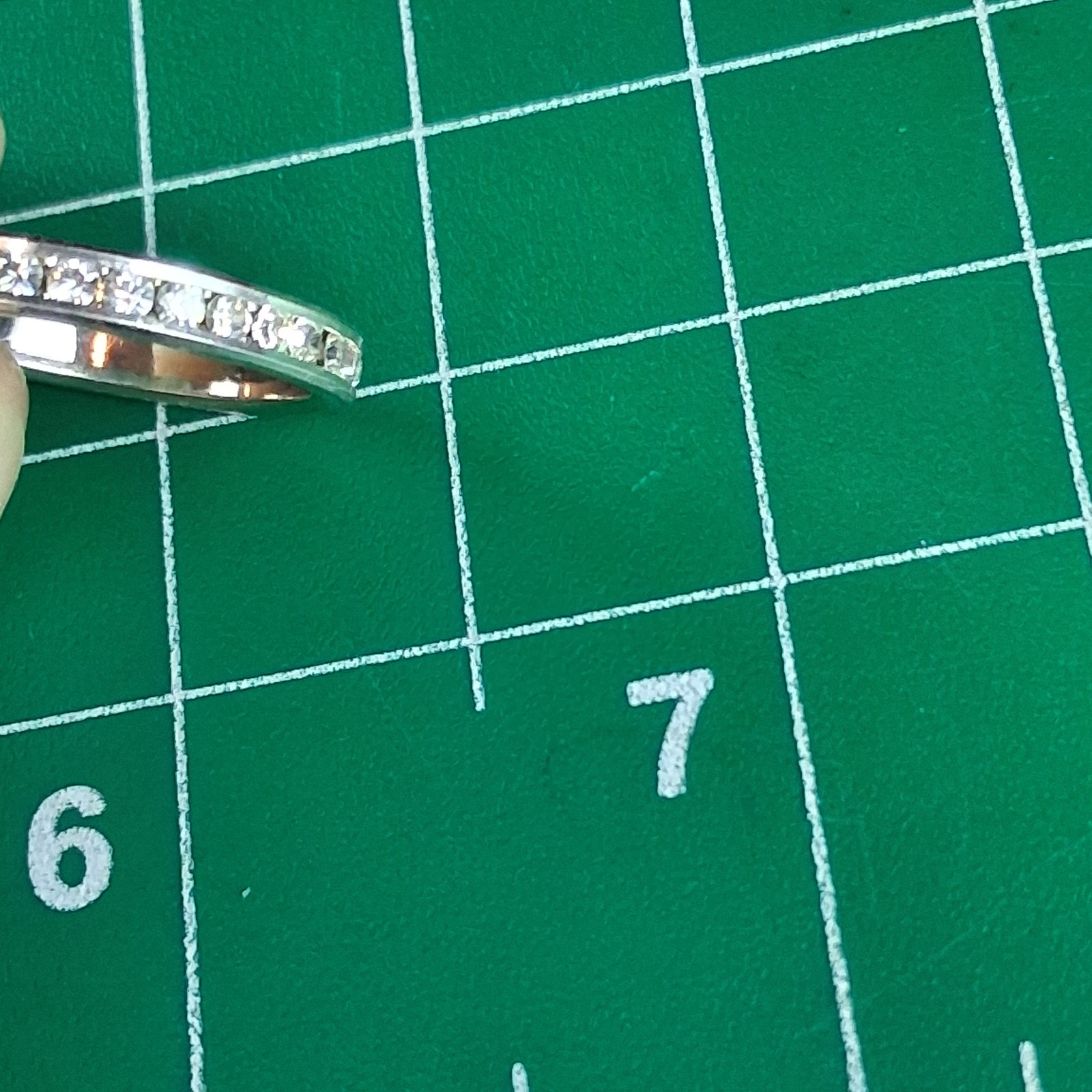 Vintage Polished Silver Tone Faceted Crystal Pave Band Size 7.5 Ring