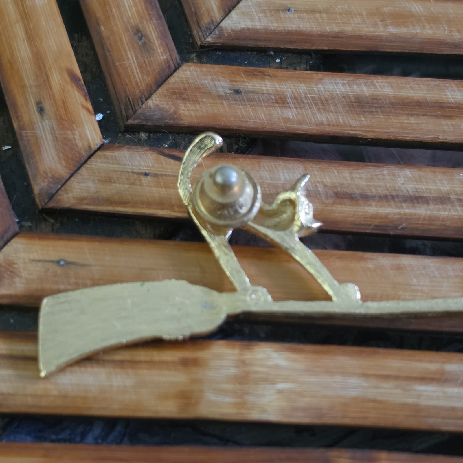 VTG Avon Gold Tone Cat Flying On Broom Brooch Costume Jewelry No Box