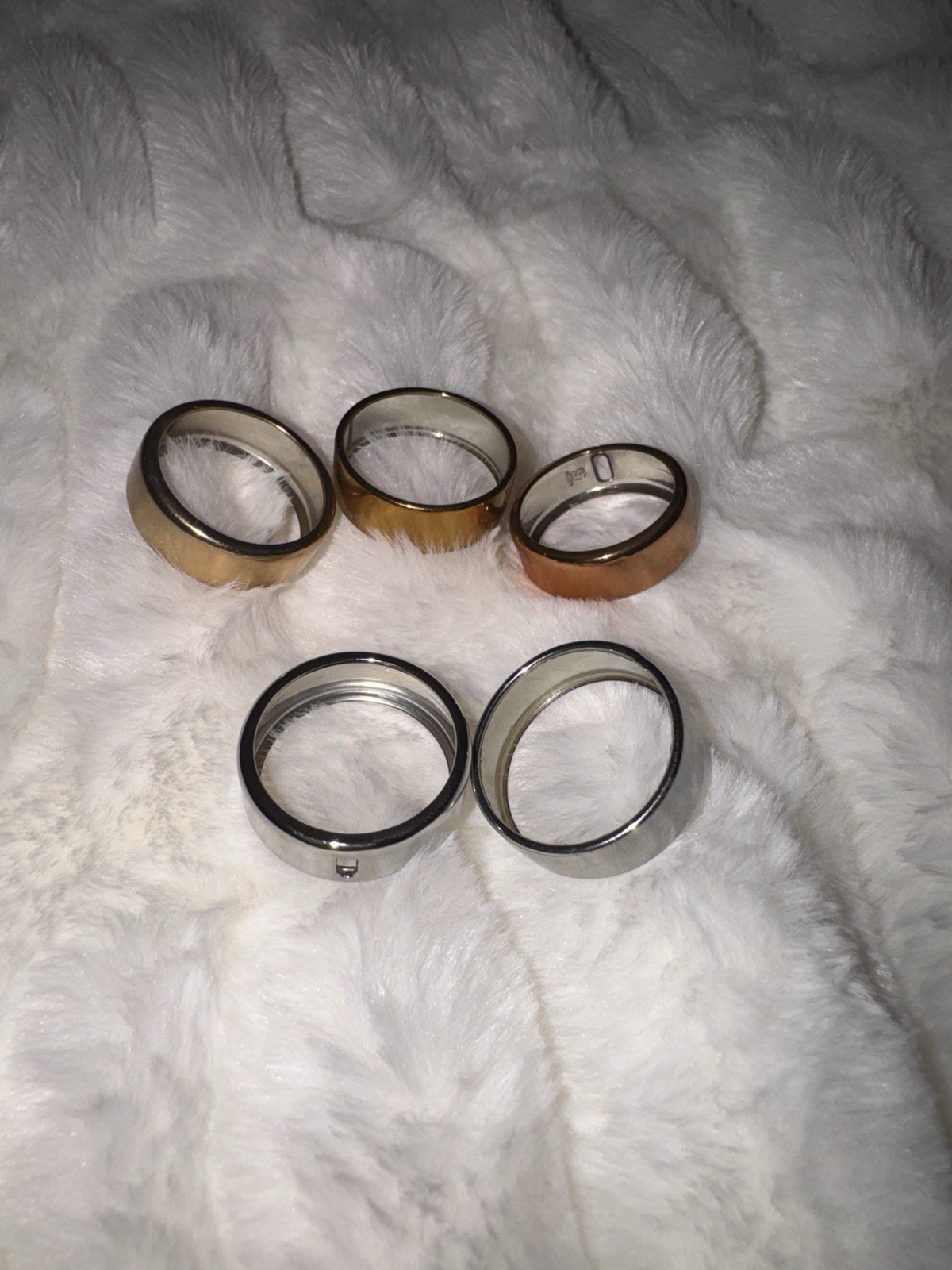 Oura Ring Silver Gen 3 Horizon Size 9 Pre-Owned. Charger and 5 covers included!!