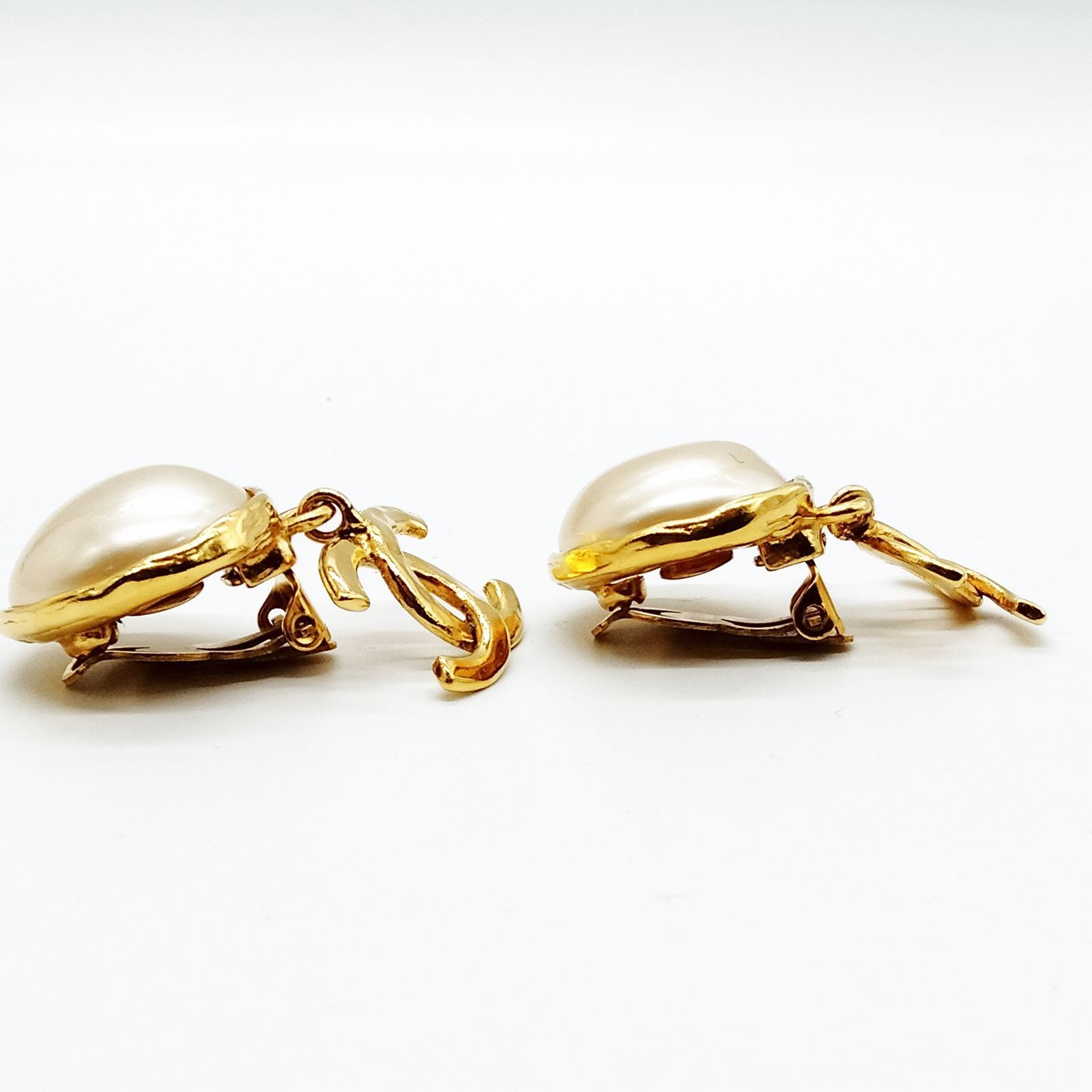 Chanel Earring Gold Whites 94 A 4523858