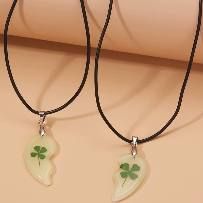Glowing Four-Leaf Clover & Heart Couple Necklace Set Resin Dry Flower