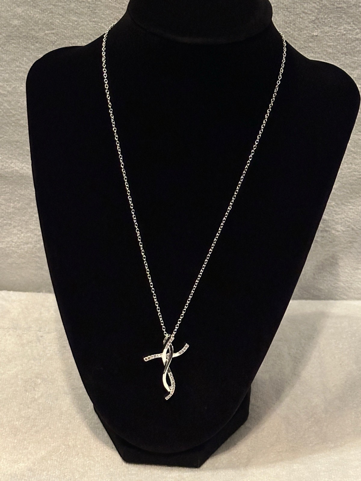 925 Sterling Silver Cross Pendant Womens Necklace New With Out Tags NWOT