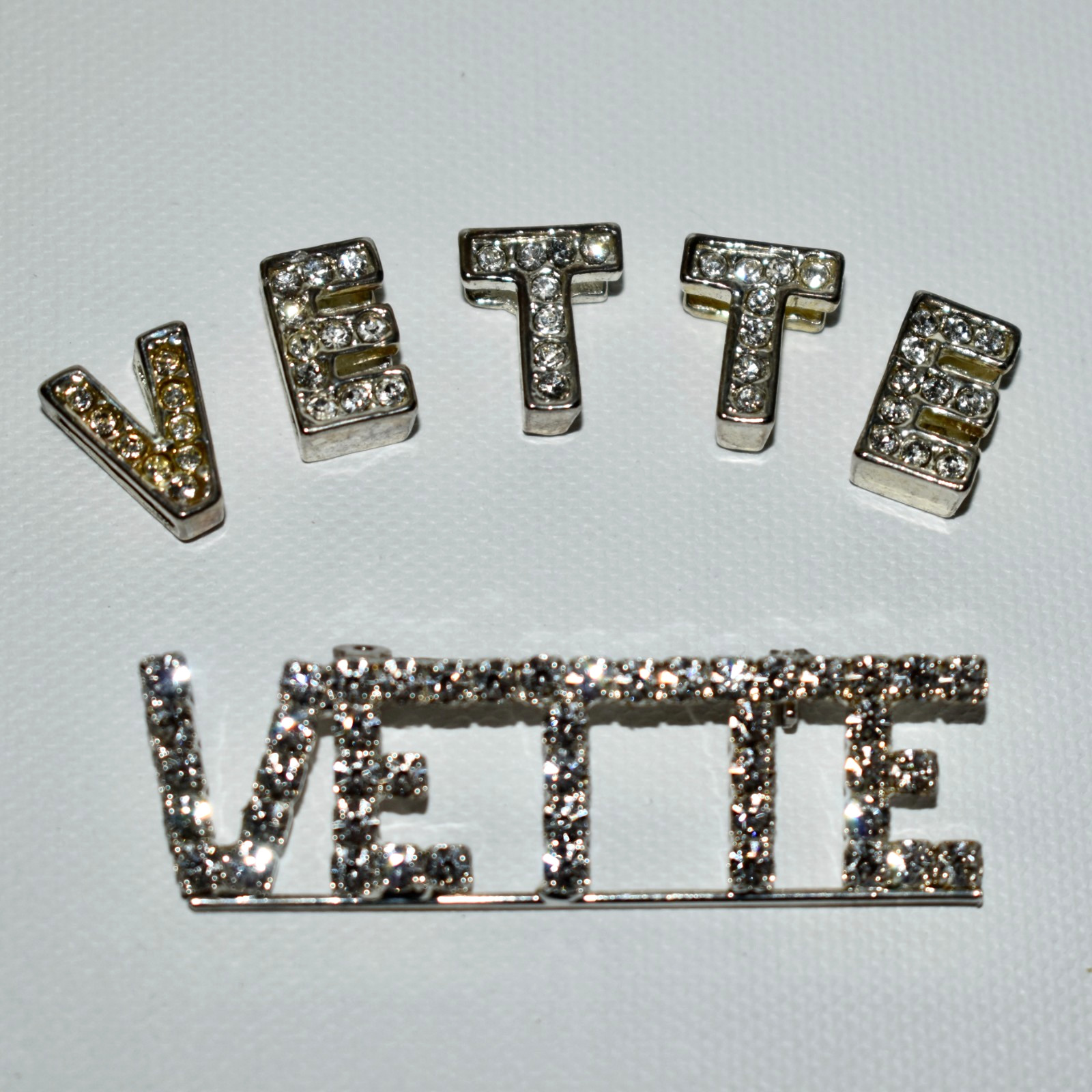 Sparkly Rhinestone VETTE Pin Brooch Silvertone 2.25″L CORVETTE + Letter Sliders