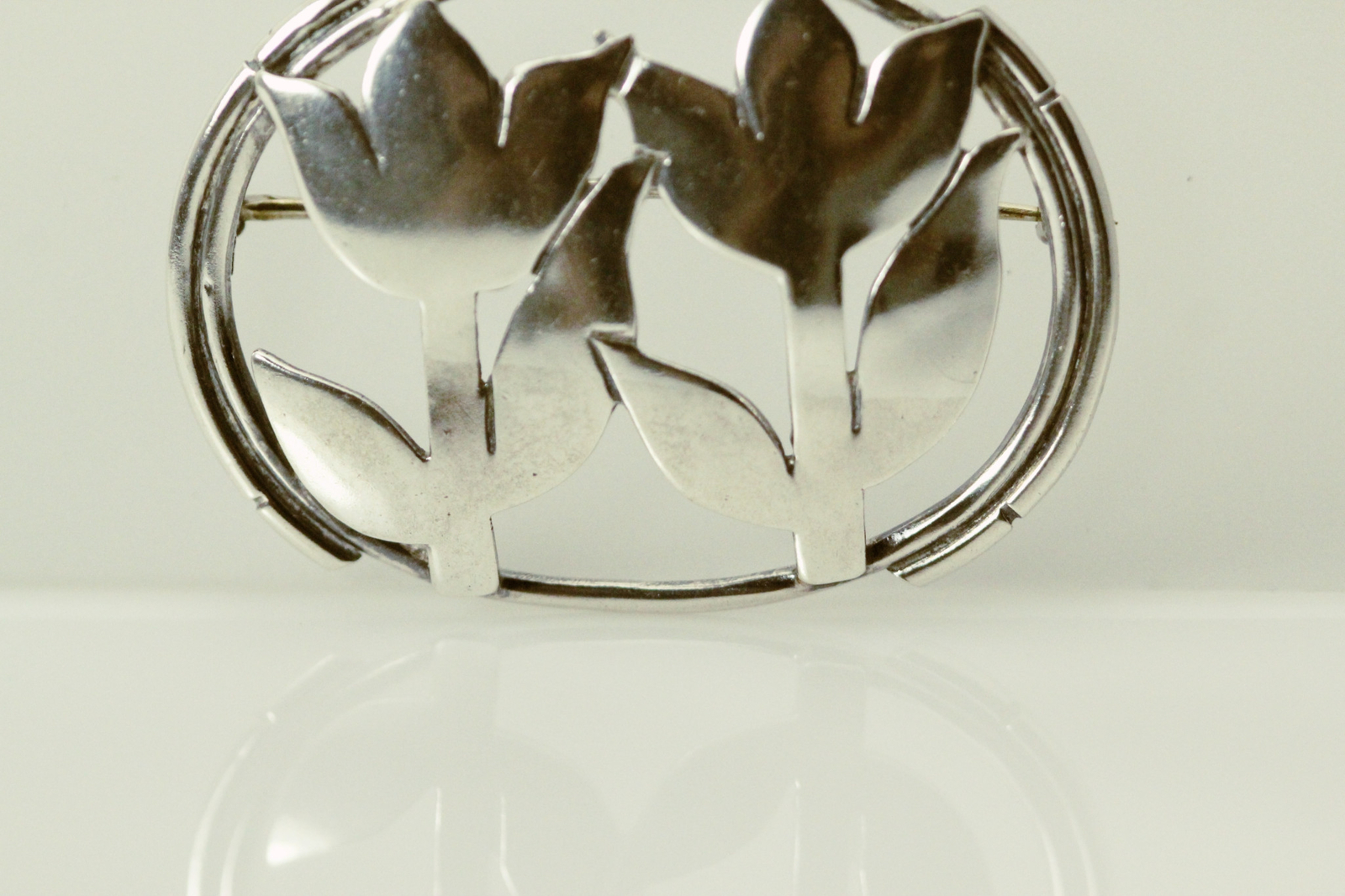 925 Sterling Silver Vintage Oval Floral Brooch Signed NT 9.1 Grams (PEN9766)