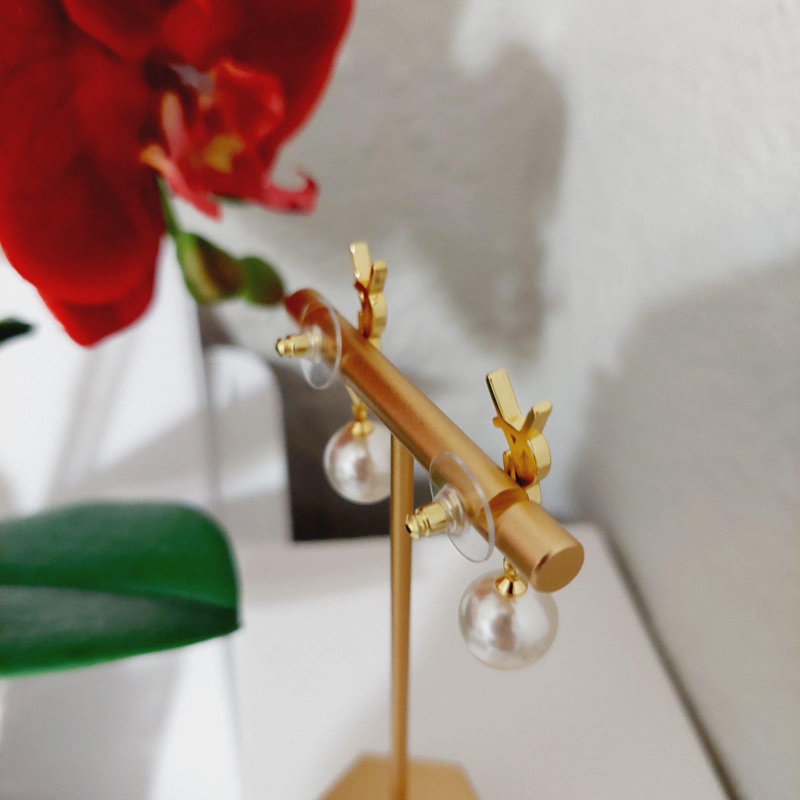 Auth. YVES SAINT LAURENT YSL Stud LOGO Drop Pearl EARRINGS Gold Tone