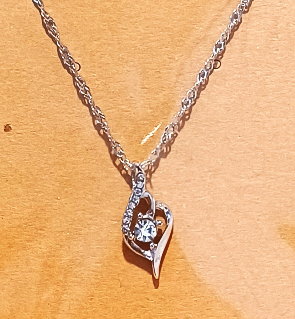 Fashionable Elegant Women’s Faux Gem Stone Pendant Necklace – Any Occasion