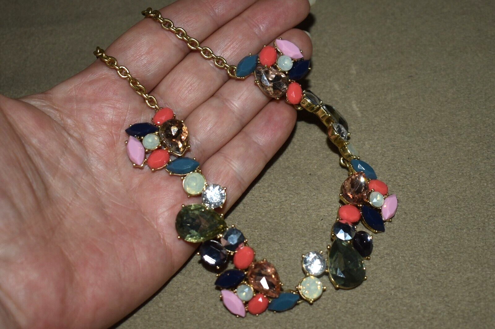 J. CREW Cluster Multi- Colors Stones Gold Tone Chain Statement Necklace 18″ B1
