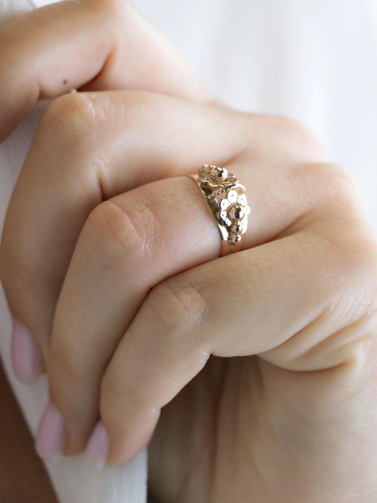 Art Nouveau flower ring in rose gold