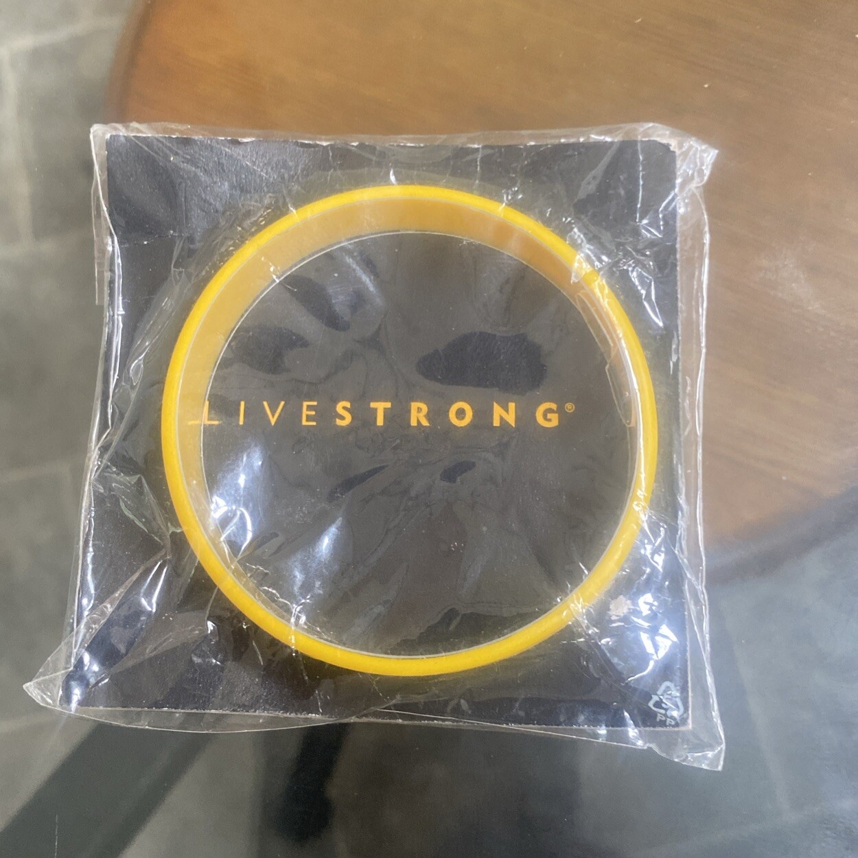 Nike Live Strong Lance Armstrong Rubber Wristband – Yellow Adult L/XL