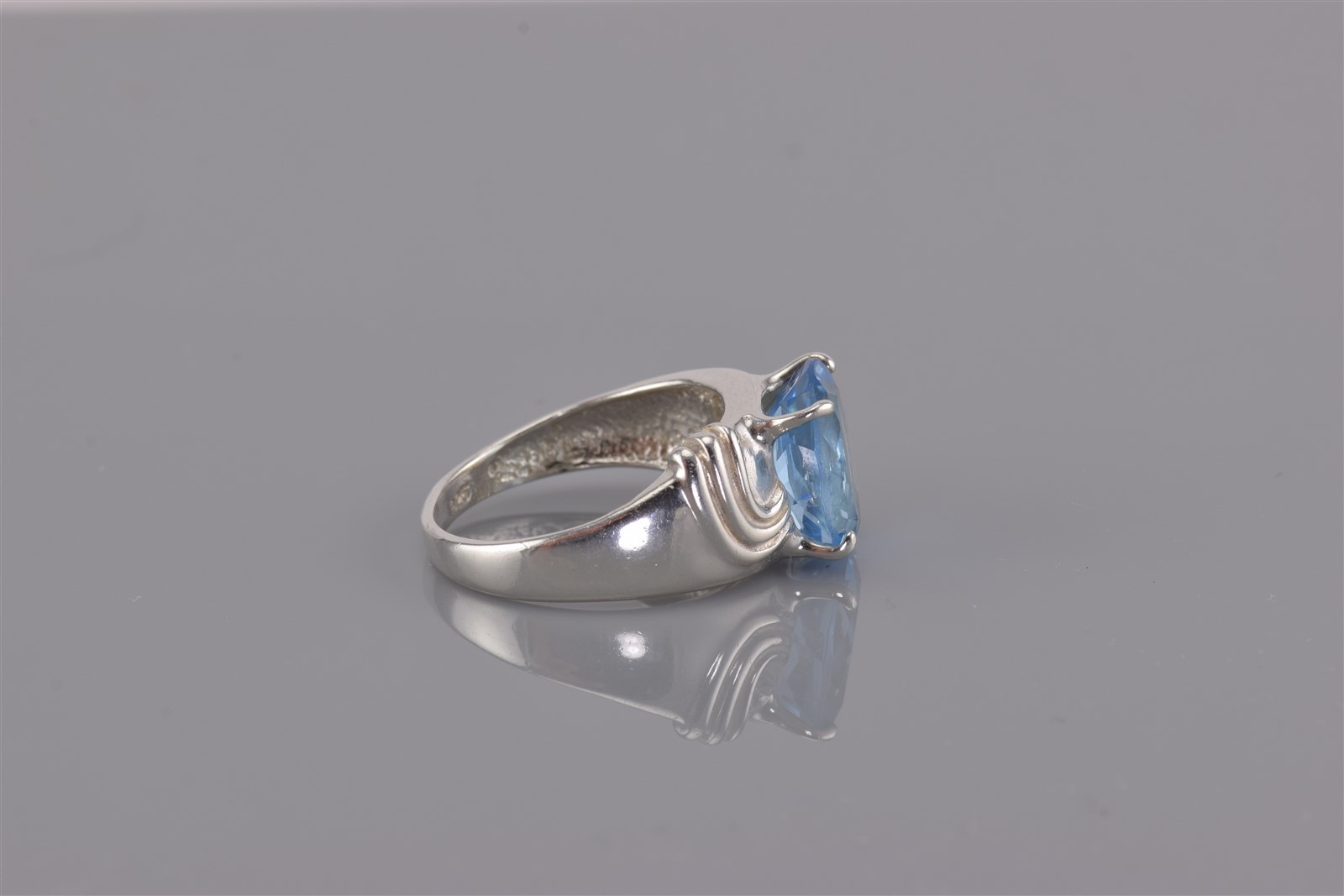 Sterling Silver 12mm Oval Blue Cubic Zirconia Wavy Ribbon Band Ring 925 Sz: 8
