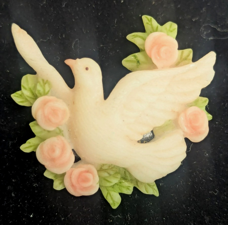 Roman Inc 1998 Seraphim Classic White Dove Brooch Pin Roses leaves 1.5in Resin