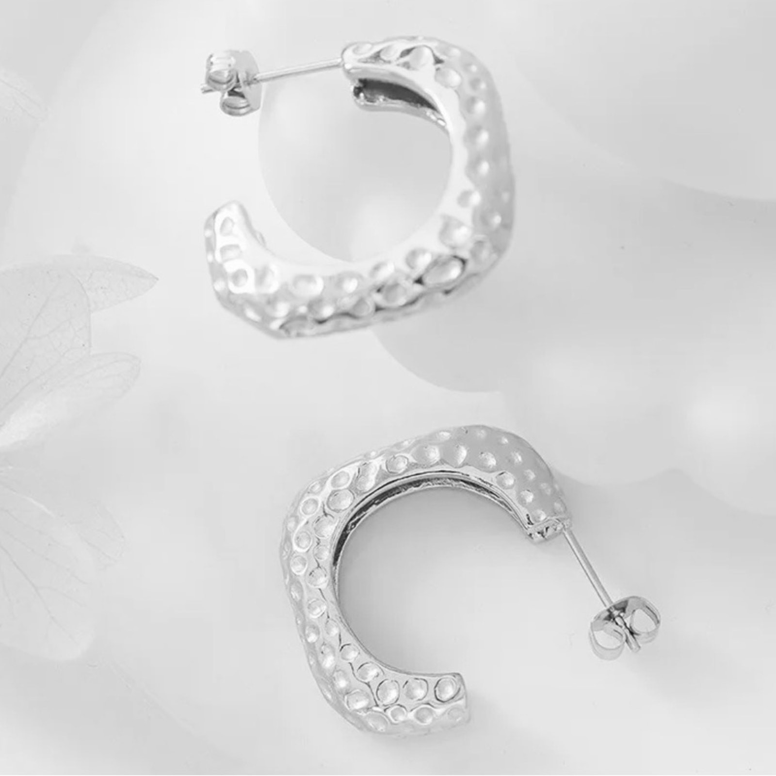 NEW 18 karat white gold plated C-shaped drop hoop earrings jewelry B15A