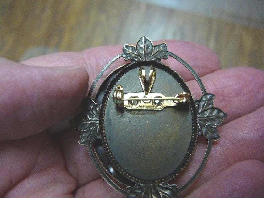 (CA4-3) RARE African American Woman black + white CAMEO oval brass Pin Pendant