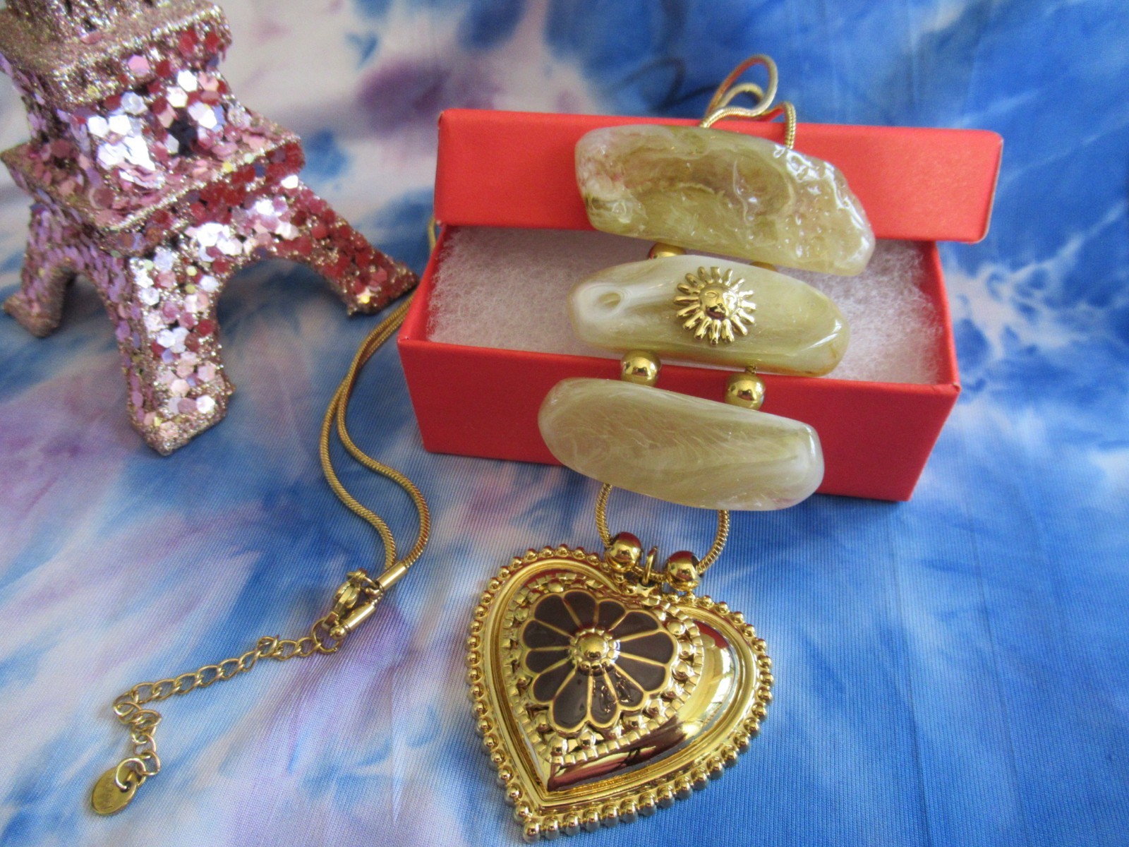 EXQUISITE Gold Plate Heart Valentine Pendant Stone Rectangle Heart Pendant NEW