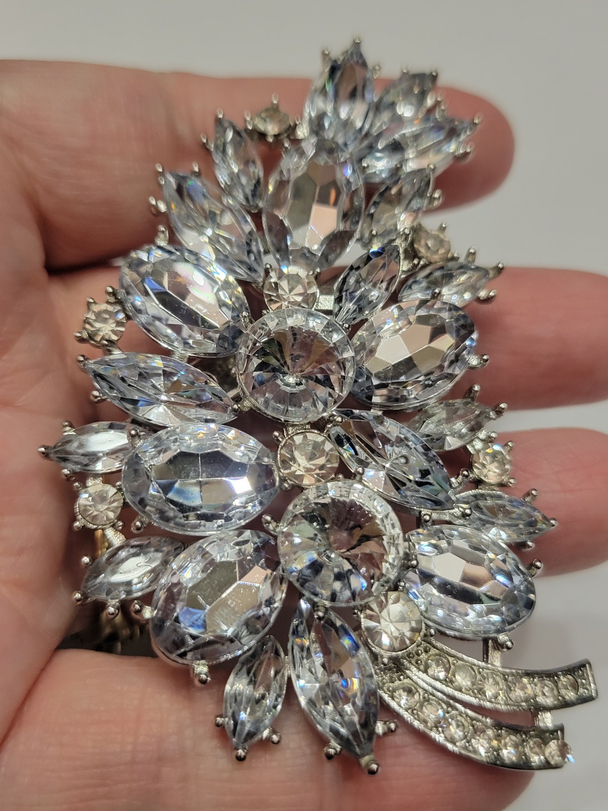 Big Beautiful Clear Floral Flower Bouquet Leaf All Occasions Brooch Pin CA P85-1