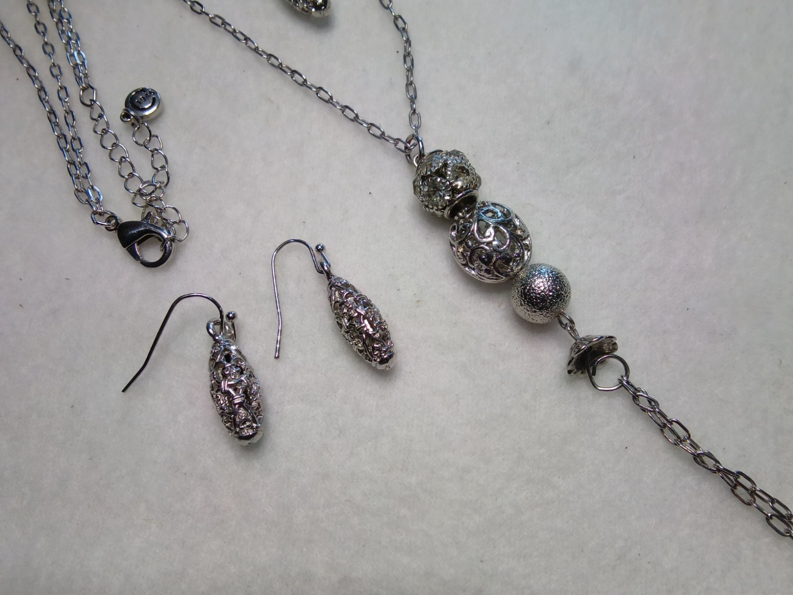 C 1946 Branded Lariat Style Silver Tone Filigree Beads Necklace & Earrings