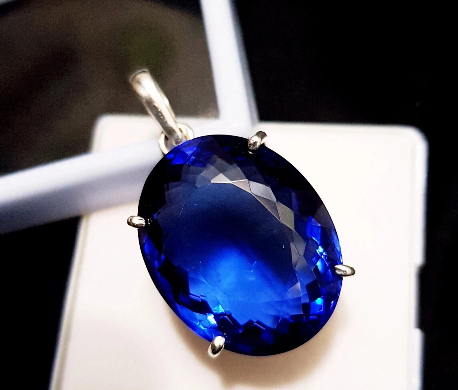 Natural Certified 28 Ct BLUE Sapphire Loose Gemstone In Solid Silver Pendant