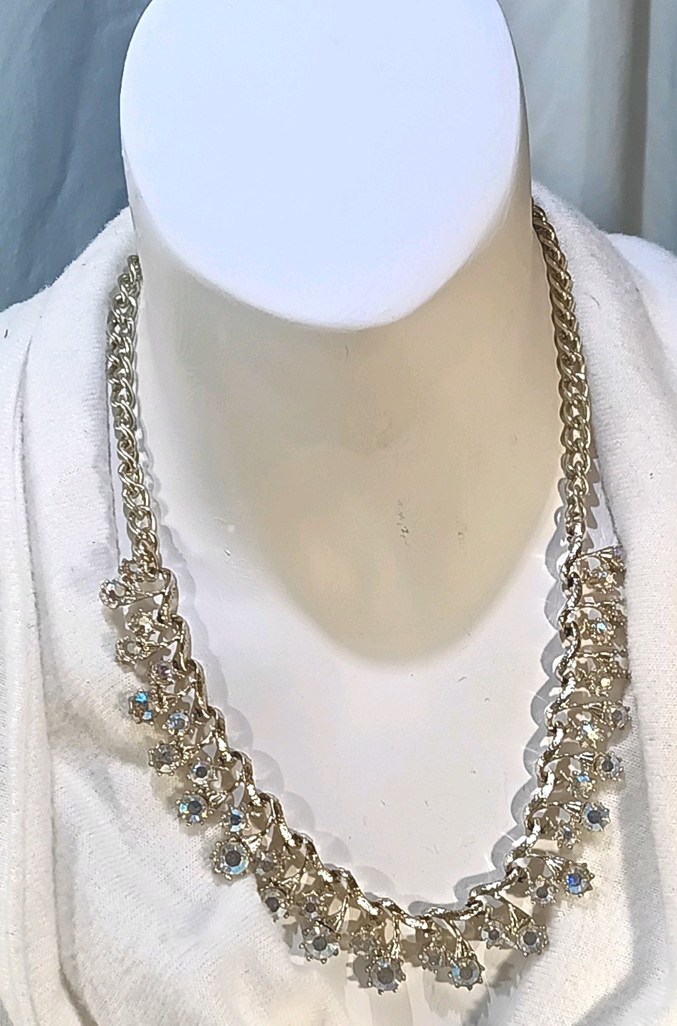 Vtg Mid Century Aurora Borealis Rhinestone Fringe Necklace Heavy Gold Tone 19″