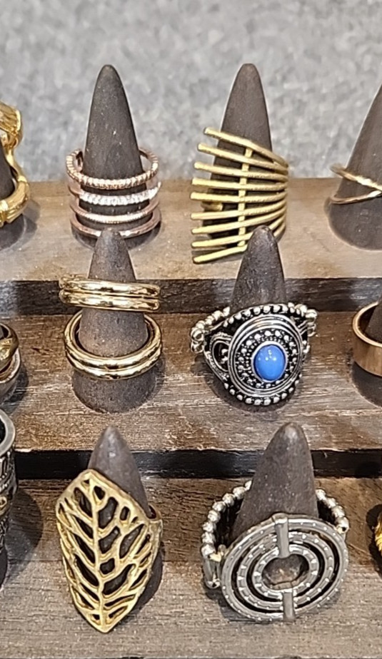 Jewelry 18 Rings Egyptian Theme Adjusts Sized Stretch See Description Lot #219