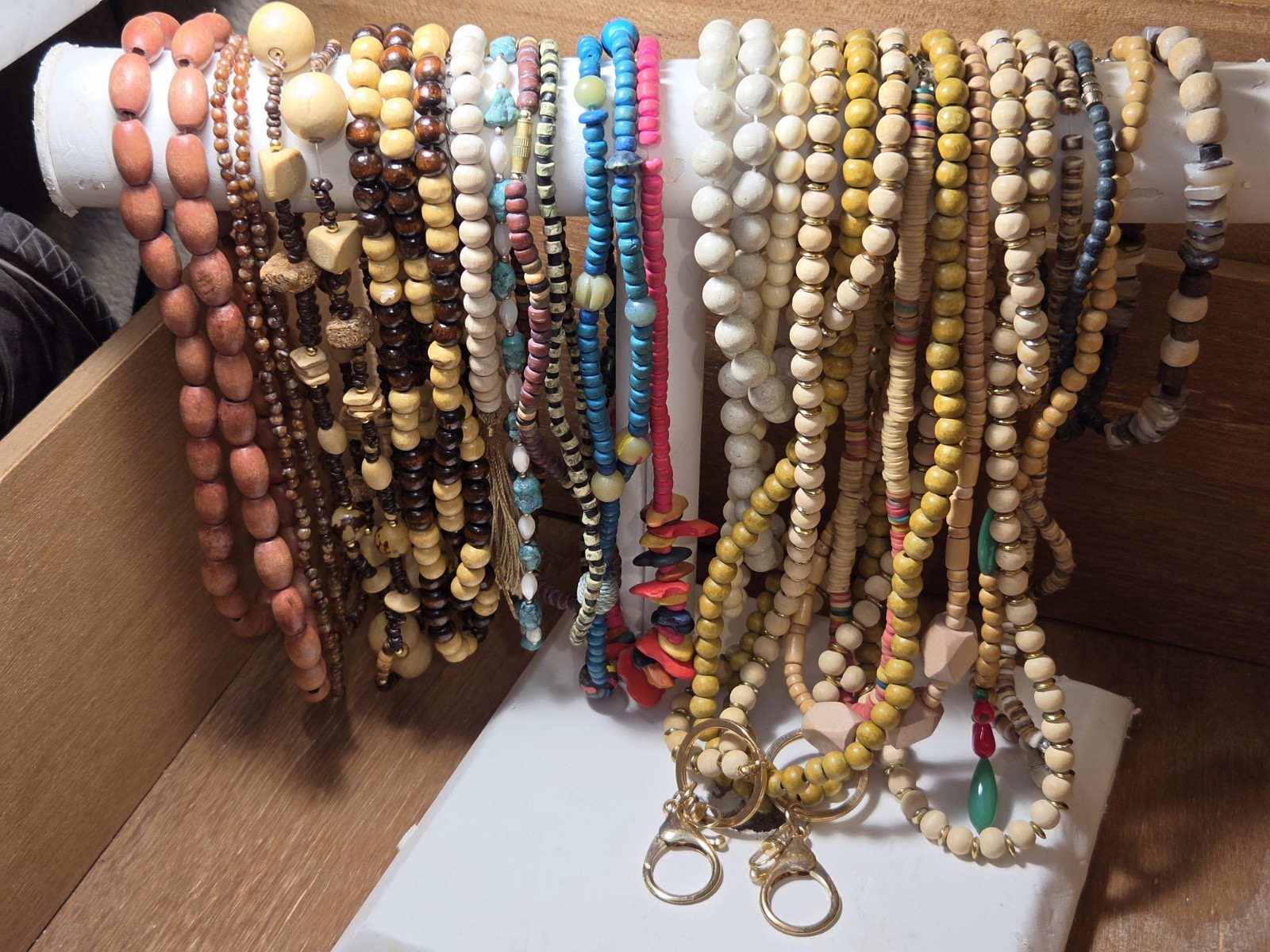 HUGE LOT OF 20 BOHO BEADED NECKLACES, WOOD OR SIMILAR, VERY GOOD USED CONDITION