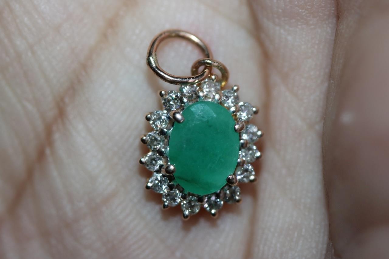 14K Yellow Gold Oval Green Stone Natural Diamond Halo Pendant Charm 2.0gr