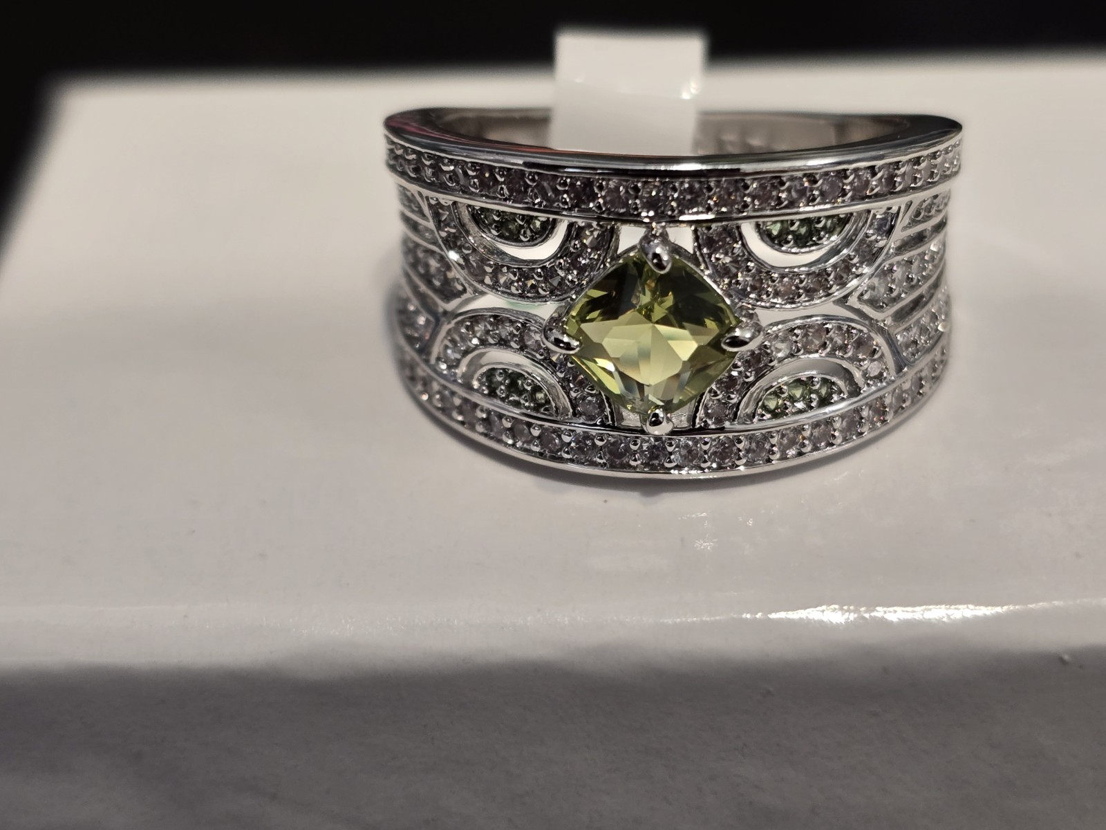 Bomb party August 2025 Peridot Size 9 Lime Luxe Hematite Plating