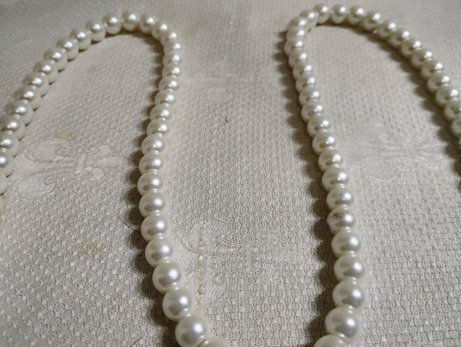 Vintage .25″ Wide Faux Pearl Glass Bead 30″ Slipover Necklace