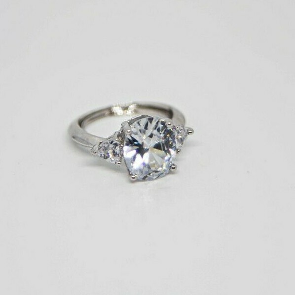 New Avon CLEAR OVAL CZ Silver CZ Cocktail Wedding RING – 5, 6, 7, 8, 9, 10 or 11