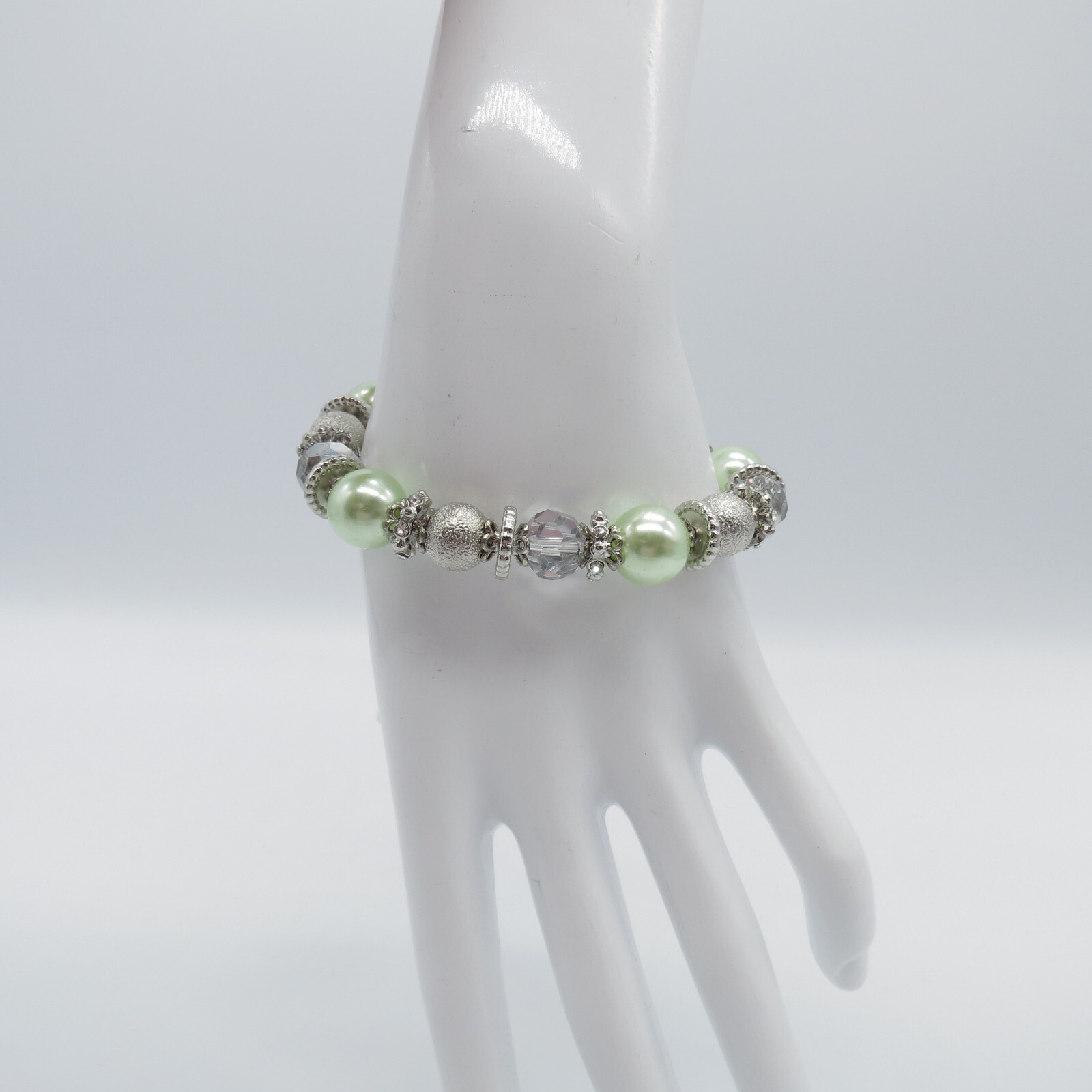 Green Pearlized Beads Stretch Bracelet Silver Tone Boho Everyday Wear 6.75″