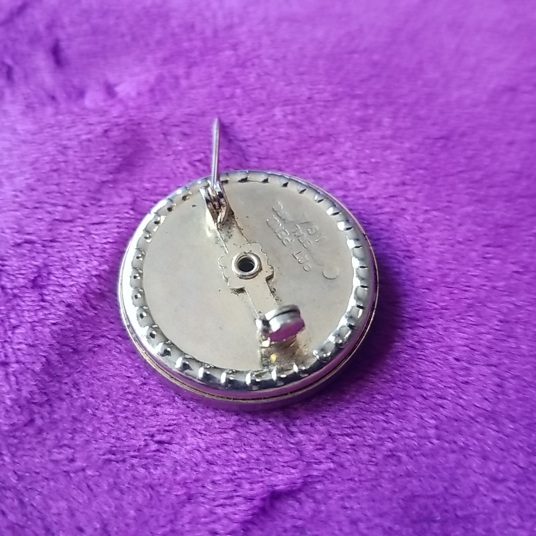 Vintage General Mfg Co USA Seamstress Magnetic Pin Holder Brooch Mother of Pearl