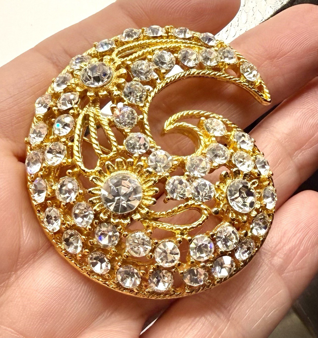 Vintage M.JENT Gold Tone Clear Rhinestone Swirl Paisley Brooch Pin Signed