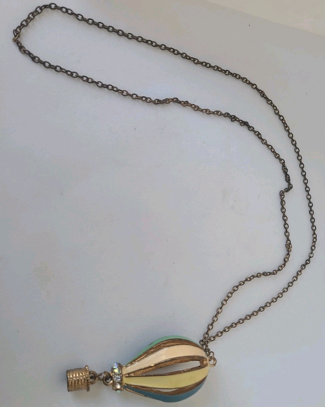 Vintage Gold Tone Enamel Metal Hot Air Ballon Pendant Necklace Rhinestones 15″