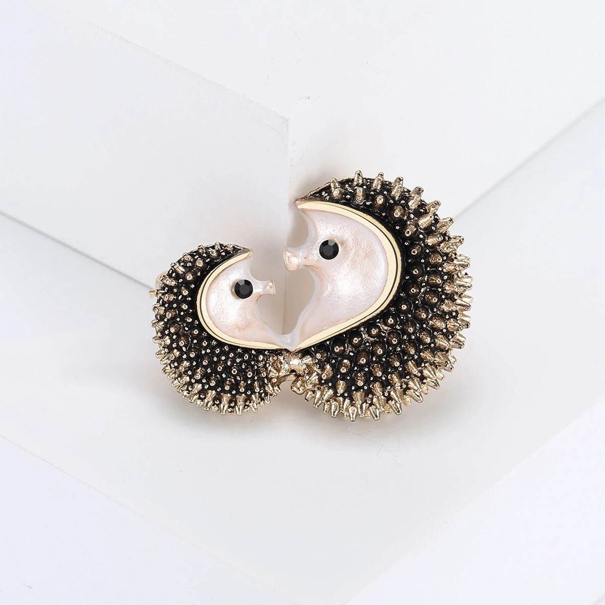 Hot Sale Enamel Hedgehog Brooches Small Animal Pin Friend Gifts Accessories