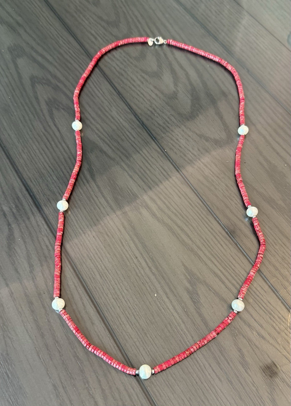 Red White Pearl Round Beaded Necklace, Stone Beads, Ball/Bead Chain Style