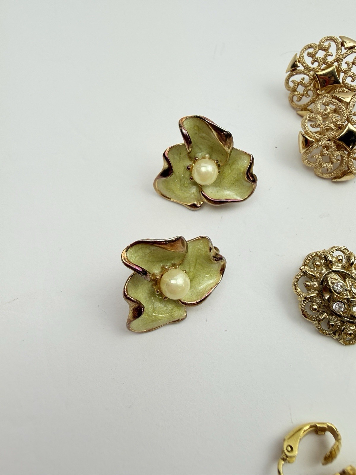 Vintage Estate All Gold Tone Clip On Earrings Lot 8 Pair Flower Leaf Some Avon